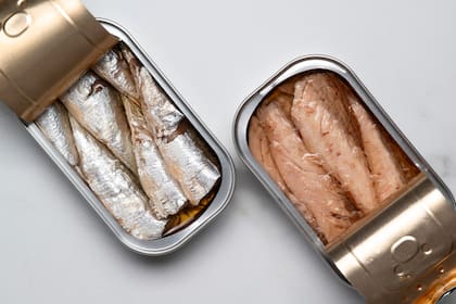 Los especialistas sugieren alternar con opciones más accesibles como la caballa y el bacalao