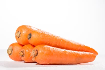 Los especialistas sugieren sumarlas de forma práctica: asadas con especias, como snack con hummus, al horno con romero o en jugo fresco mezclado con manzana y limón