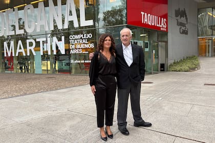 “Los espectadores madrileños aplaudiendo de pie a Joaquín Furriel y a todo
el elenco representa mucho más que la ovación a una maravillosa obra de
teatro”, expresó la ministra de Cultura porteña, Gabriela Ricardes, presente en el evento