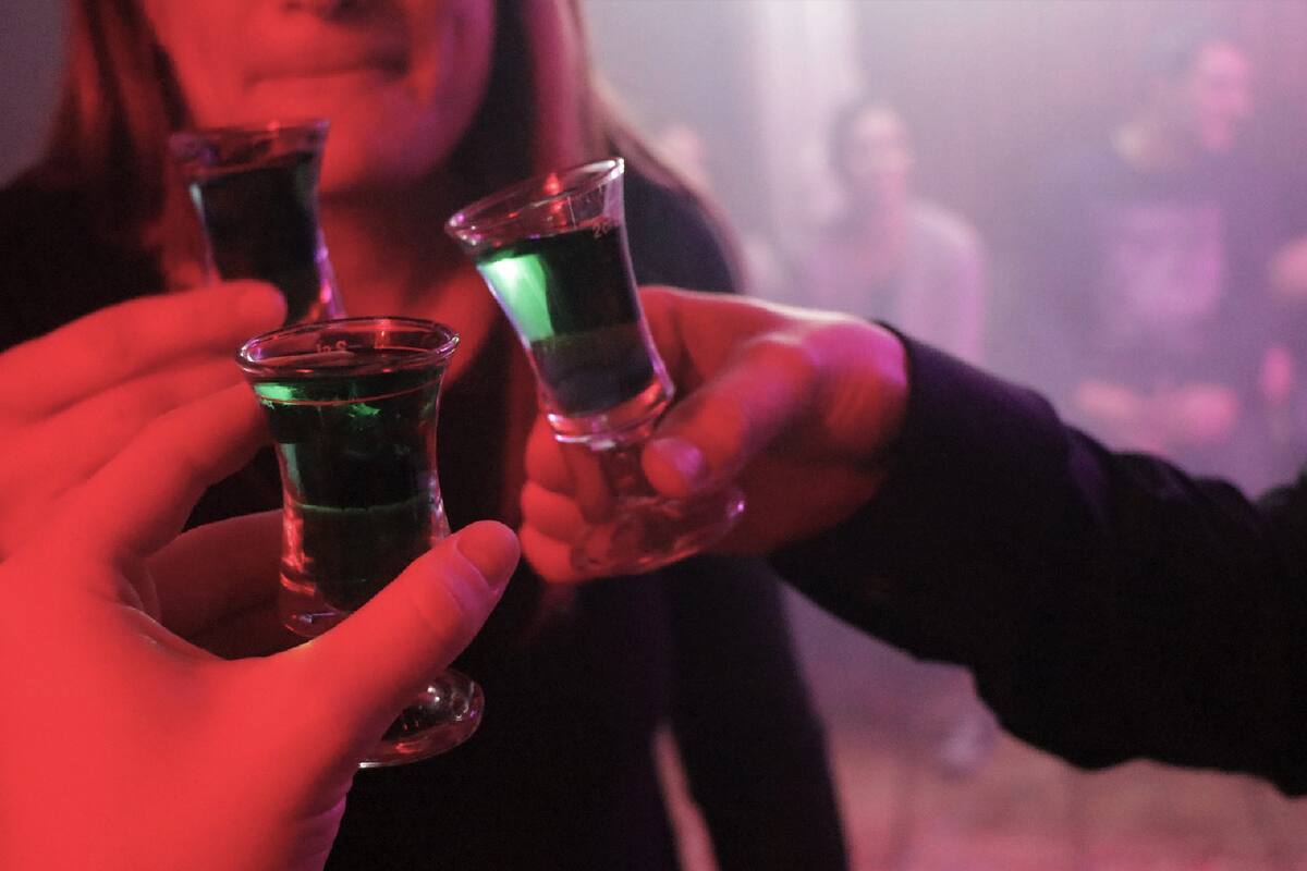 Los estadounidenses adultos consumen más drogas y alcohol que años atrás, según un nuevo estudio de la Universidad de Michigan