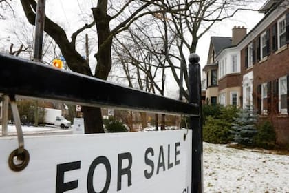 Los estafadores parecen estar aprovechándose del lucrativo mercado inmobiliario en Canadá -principalmente en Toronto- donde el precio promedio de una casa es más de US$1,2 millones.