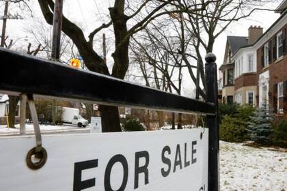 Los estafadores parecen estar aprovechándose del lucrativo mercado inmobiliario en Canadá -principalmente en Toronto- donde el precio promedio de una casa es más de US$1,2 millones.
