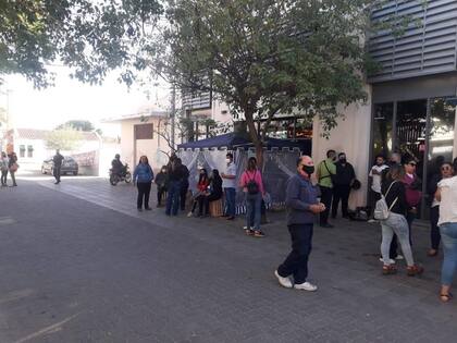 Los estatales de Rentas tomaron las oficinas en La Rioja
