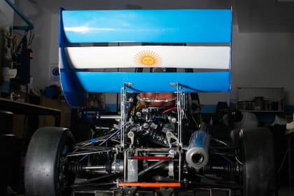 Los estudiantes, de la mano del Suipacha 901, llevaron la bandera Argentina a lo más alto