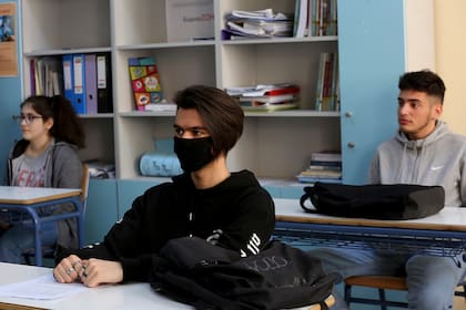 Los estudiantes de secundaria no podrán seguir con sus clases que habían retomado el 11 de mayo de 2020 cuando Grecia reabrió las escuelas después de dos meses desde su cierre