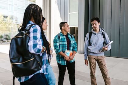 Los estudiantes podrán hacer solicitud gratis en más de 130 instituciones