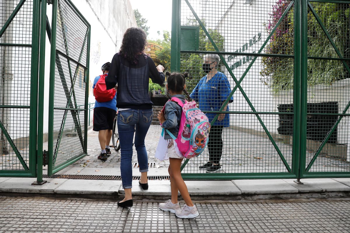 Los estudiantes porteños van volviendo a las clases presenciales de manera escalonada