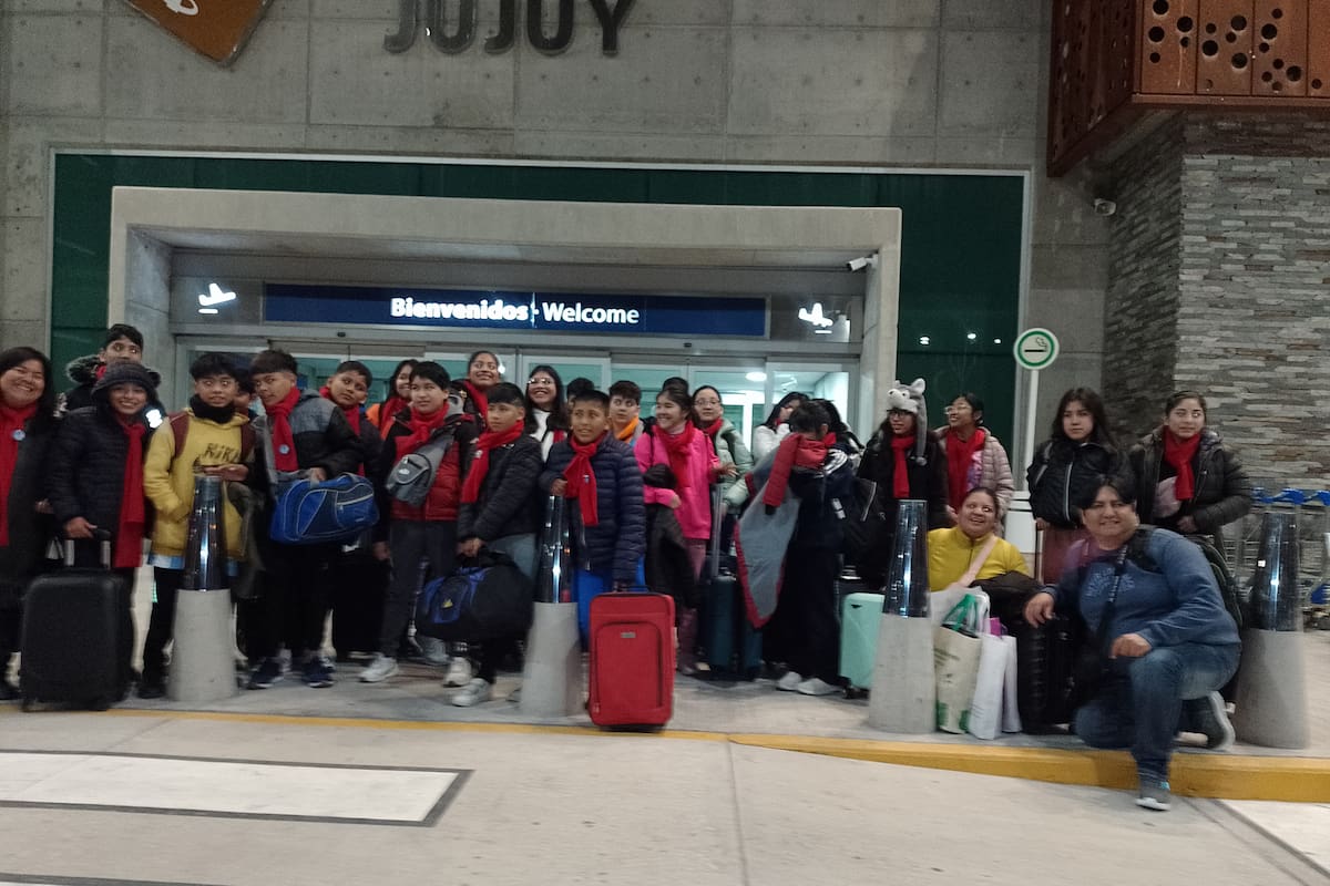 Los estudiantes viajaron por primera vez en avión