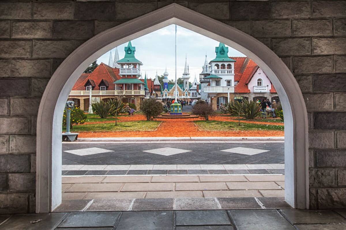 Los estudios de laboratorio adjuntados muestran la presencia de Pseudomona Aeruginosa, una peligrosa bacteria que provoca graves infecciones, como cardíacas, pulmonares, urinarias y óseas, en los tanques de agua de La República de los Niños