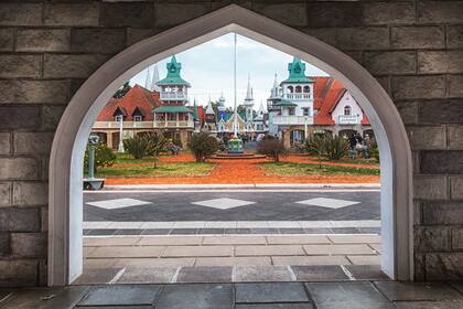 Los estudios de laboratorio adjuntados muestran la presencia de Pseudomona Aeruginosa, una peligrosa bacteria que provoca graves infecciones, como cardíacas, pulmonares, urinarias y óseas, en los tanques de agua de La República de los Niños