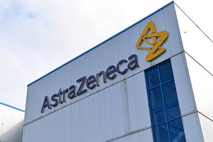 Los estudios de las fases finales de la vacuna candidata de AstraZeneca para la Covid-19 están suspendidos temporalmente mientras la compañía investiga si un paciente sufrió un efecto secundario grave o si su malestar no está vinculado con la inoculación