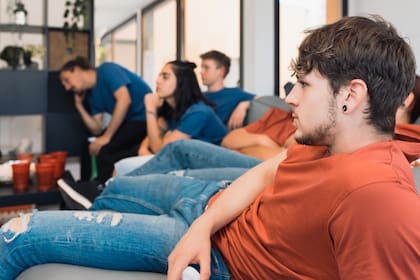 Los estudios plantean que la despreocupación de la juventud es más una fantasía que una realidad