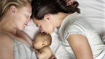 Los estudios sobre familias en las que dos madres lograron tener un hijo mediante una donación de esperma pueden ayudar a imaginar cómo podrían sentirse respecto a sus donantes los niños nacidos mediante la técnica de reemplazo mitocondrial