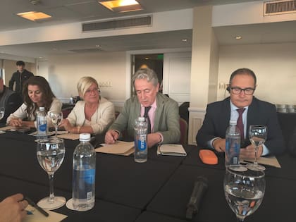 Los eurodiputados, durante su visita a Buenos Aires