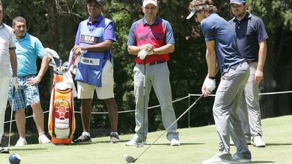 Los ex futbolistas Diego Forlán y el Beto Acosta participaron del Pro-Am de hoy, en el Jockey Club