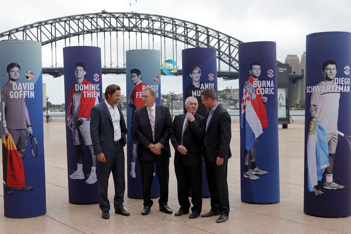 Los ex tenistas Pat Rafter, John Newcombe, Ken Rosewall y Lleyton Hewitt durante el sorteo de la Copa ATP 2020 en Australia
