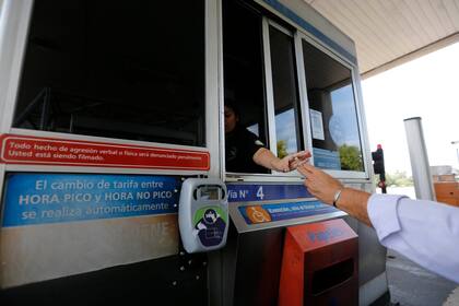 Los excombatientes deberán presentar un certificado, el Documento Nacional de Identidad y la cédula de identificación de un automóvil de su propiedad o con el que vaya a transitar habitualmente