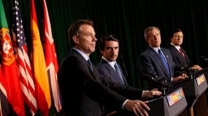 Los exlíderes de Reino Unido, España, EE.UU. y Portugal (Tony Blair, José María Aznar, George W. Bush y Jose Manuel Durão Barroso) participaron en la cumbre de las Azores