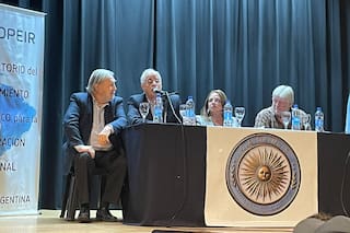 Fuertes críticas del kirchnerismo a la política militar y a la compra de los F-16