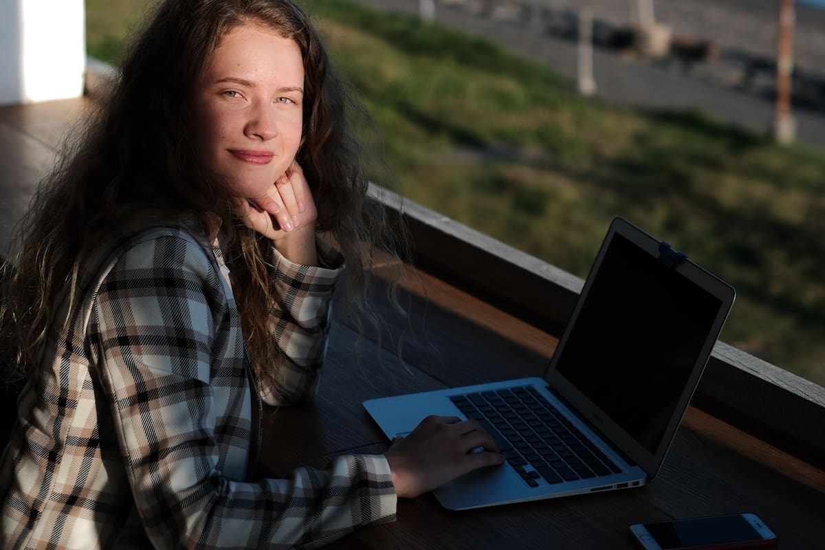 Los expatriados son personas que dejan su país de origen en busca de nuevas oportunidades