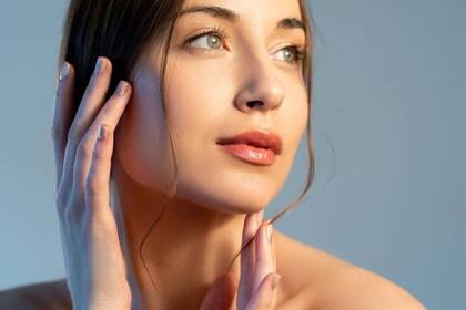 Los expertos afirman que la buena alimentación es el pilar fundamental para retrasar el envejecimiento de la piel
Foto: iStock