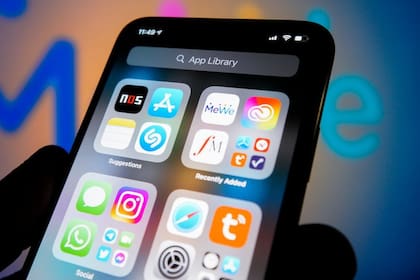 Los expertos de Pcloud, una compañía de almacenamiento en la nube, analizaron las 100 aplicaciones más populares para ver qué impacto tenían en la batería del teléfono; al usar más recursos por más tiempo, gastan más