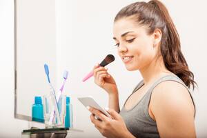 Por qué a la generación Z le obsesiona el maquillaje elaborado