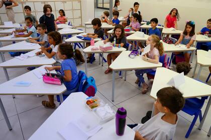 Los expertos en salud están más preocupados por los contagios entre los alumnos de los grados superiores que entre los niños pequeños