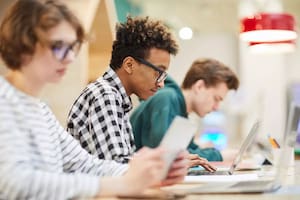 Los expertos indican que no consideran que los salarios disminuyan, y se mantendrán en aumento (Crédito: schoolrubric.com)