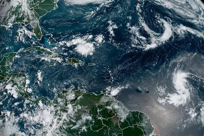 Los expertos observan el desarrollo de una zona de baja presión en el Atlántico que podría convertirse en huracán durante los próximos días