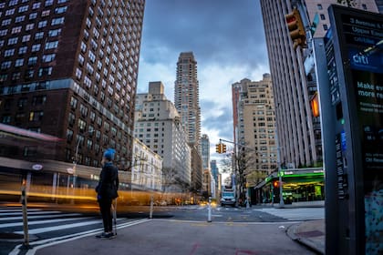 Los expertos recomiendan buscar un lugar lo más al este posible de Manhattan para apreciar el espectáculo natural