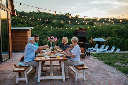 Los expertos recomiendan comer, por lo menos, tres horas antes de acostarse