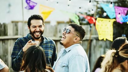 Los expertos recomiendan hacer lazos con nuestra comunidad pero también con la sociedad de acogida