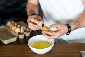 Los expertos revelaron las razones por las que las yemas de los huevos pueden tener colores diferentes entre sí