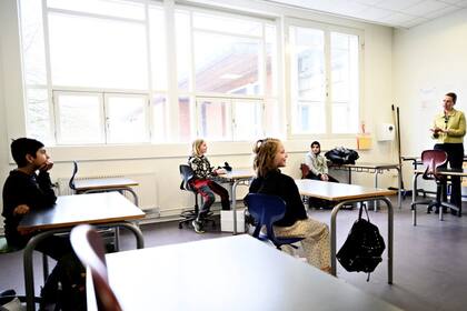 Los expertos son cautelosamente optimistas de que regresar a la escuela no empeora la epidemia. Pero hay advertencias.