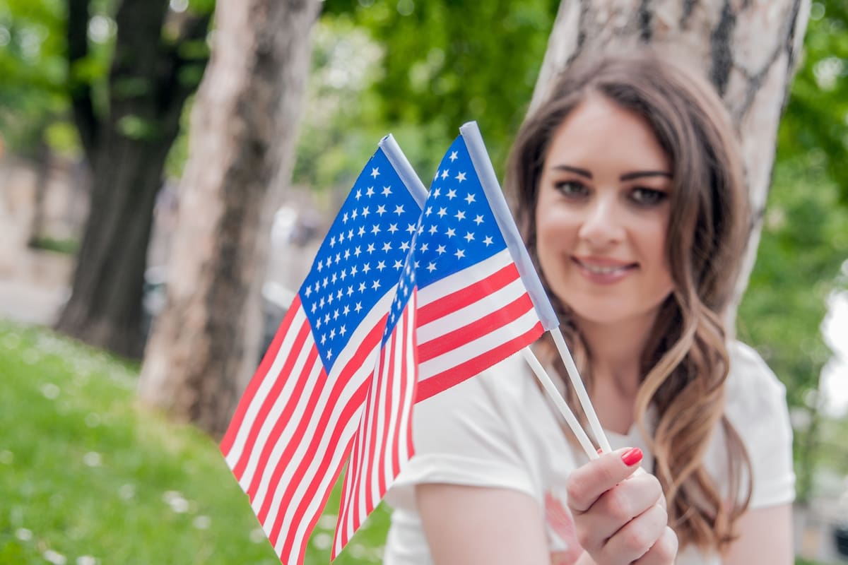 Los extranjeros que están fuera de Estados Unidos pueden solicitar el permiso de permanencia temporal por razones humanitarias urgentes o de beneficio público significativo