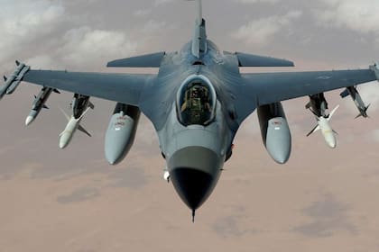 Los F-16 son cazas muy sofisticados cuyo manejo requiere una larga formación
