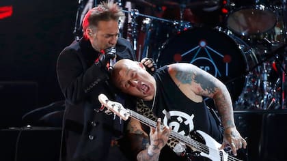 Los Fabulosos Cadillacs, durante los Grammy latino 2016