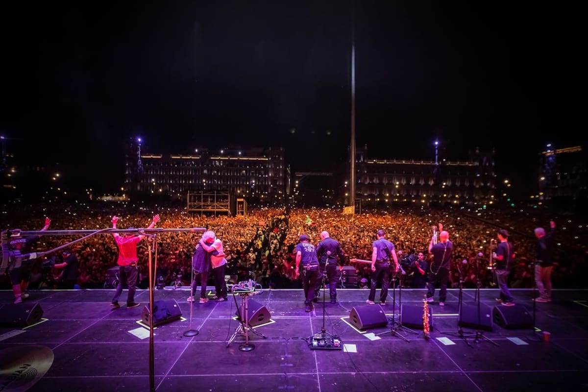 Los Fabulosos Cadillacs reunieron a 300.000 personas en la Plaza del Zócalo de México en un histórico show en junio