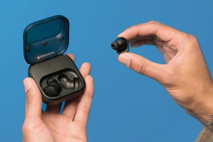 Los Fairbuds son auriculares Bluetooth tipo TWS que se caracterizan por usar baterías que cualquier usuario puede reemplazar, extendiendo su vida útil