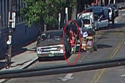 Los falsos cartoneros fueron captados por las cámaras de seguridad.