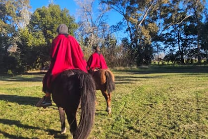 Los familiares de Güemes de los campos vecinos llegaron a la reunión montados a caballo
