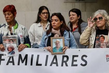 Los familiares de las víctimas de la DANA de Valencia exigen que se investigue cómo actuaron las autoridades ante la tragedia.