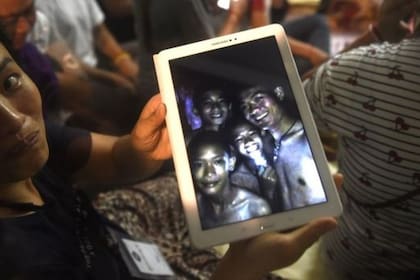 Los familiares de las víctimas de tragedias tienen en general la esperanza de encontrar a sus seres queridos vivos.