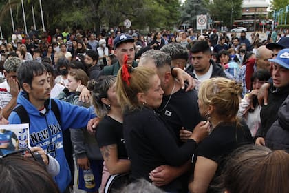 Los familiares de Luciano Olivera cuando participaron en la marcha para pedir Justicia por el crimen del adolescente