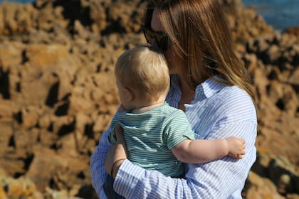 Los familiares directos de una persona que falleció pueden aplicar para recibir ayuda económica del Seguro Social (Unplash/Kelsey Farish)