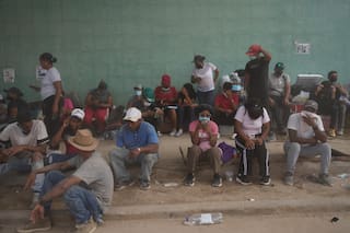 A un mes de los sismos, en Venezuela sigue la búsqueda de cuerpos y se dificulta la reconstrucción