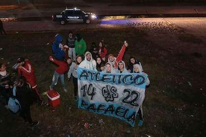 Los fanáticos de Patricio Fontanet y su exbanda, Callejeros, llegaron a Córdoba desde distintos puntos del país