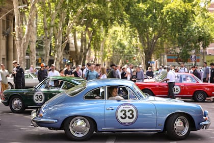 Los fanáticos se congregaron para ver la carrera