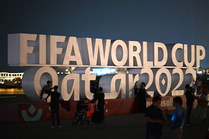 Los fanáticos vibran al ritmo de las instalaciones en tierras qataríes, una sede poco convencional para un Mundial
